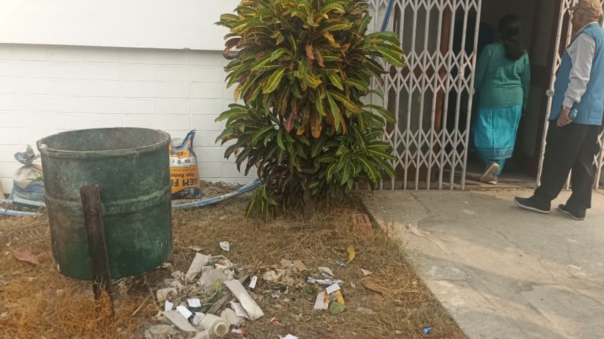 acid bottle explosion injures four at samastipur university