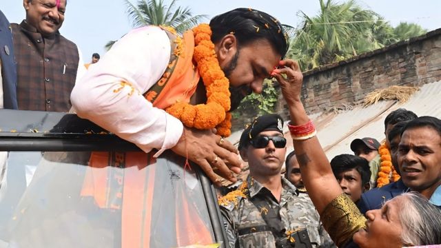 गृहमंत्री बनने के बाद तारापुर पहुंचे सम्राट चौधरी, खुले जीप में किया रोड शो; बोले- बिहार में चलेगा कानून का राज
