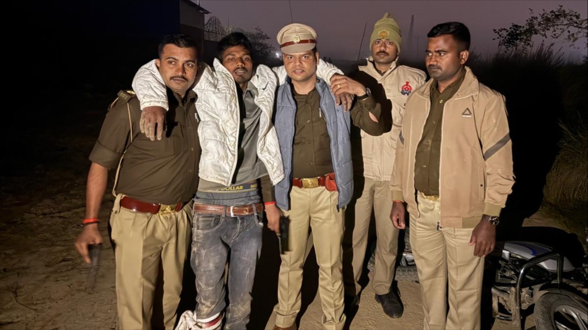 up police encounter criminal arrested in deoria injured in leg