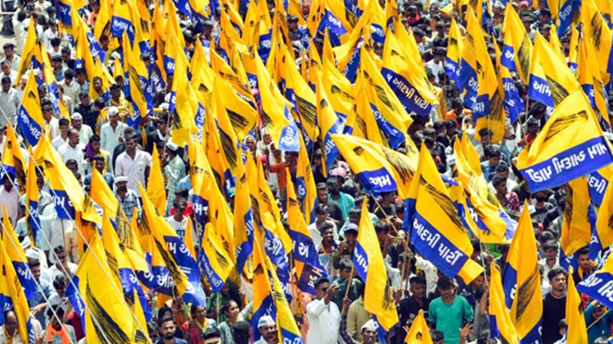 former congress mla amrik singh dhillons pa sukhbir singh pappi joins aam aadmi party