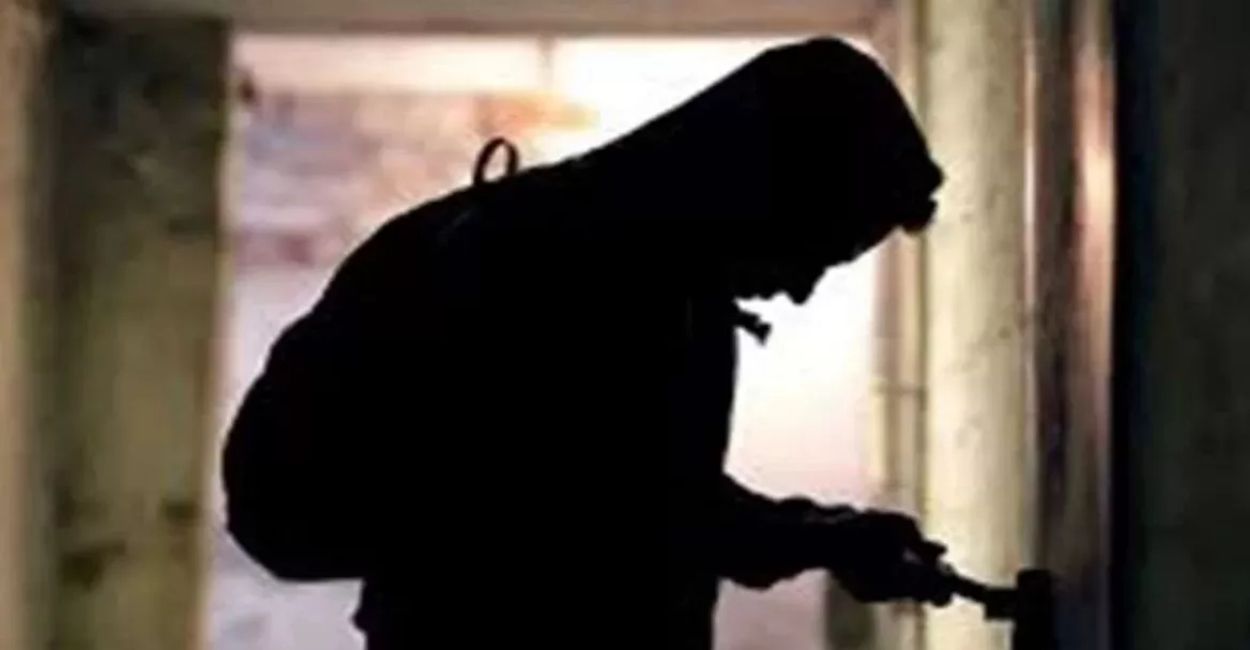 kanpur theft thieves drink cold drinks before robbing shop