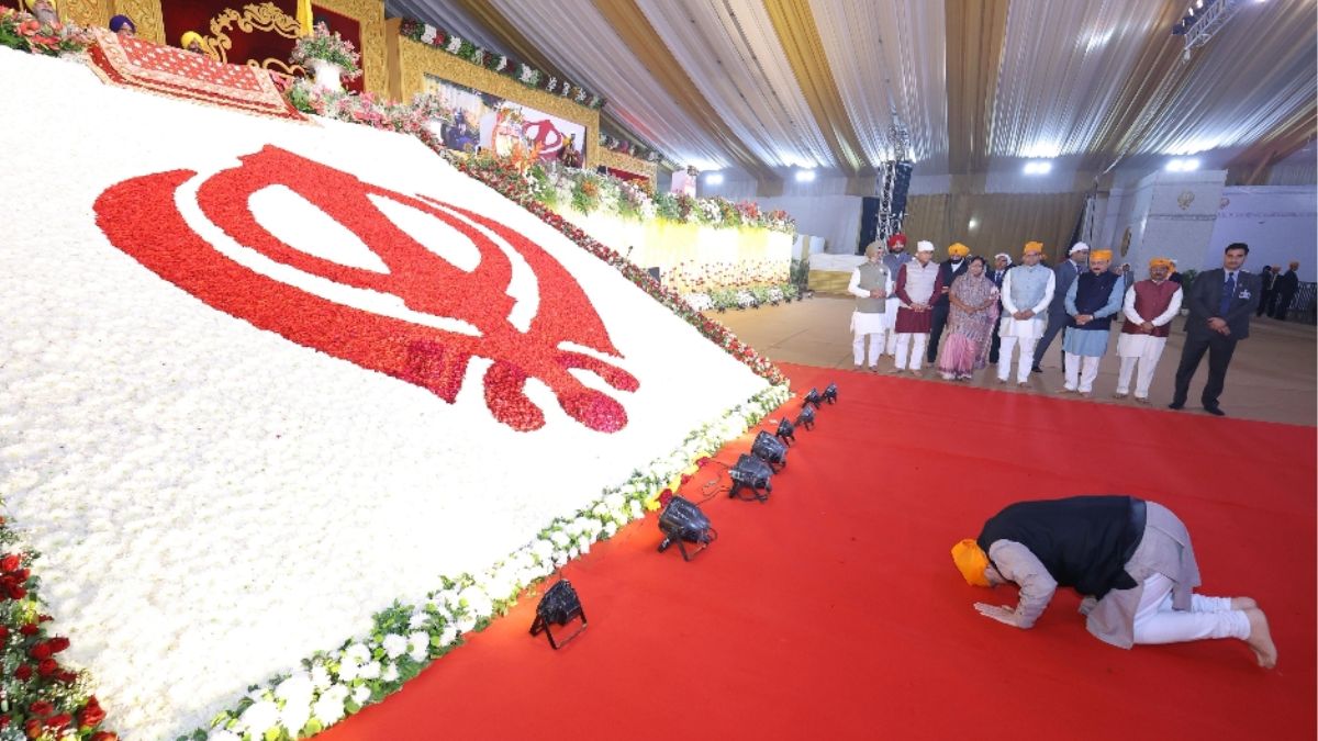 amit shah visits red fort after terrorist attack attends guru tegh bahadur event