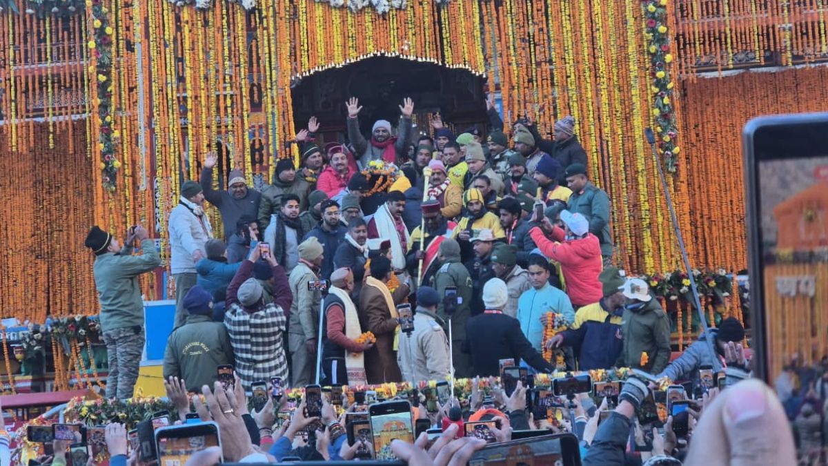 badrinath temple portals close for winter