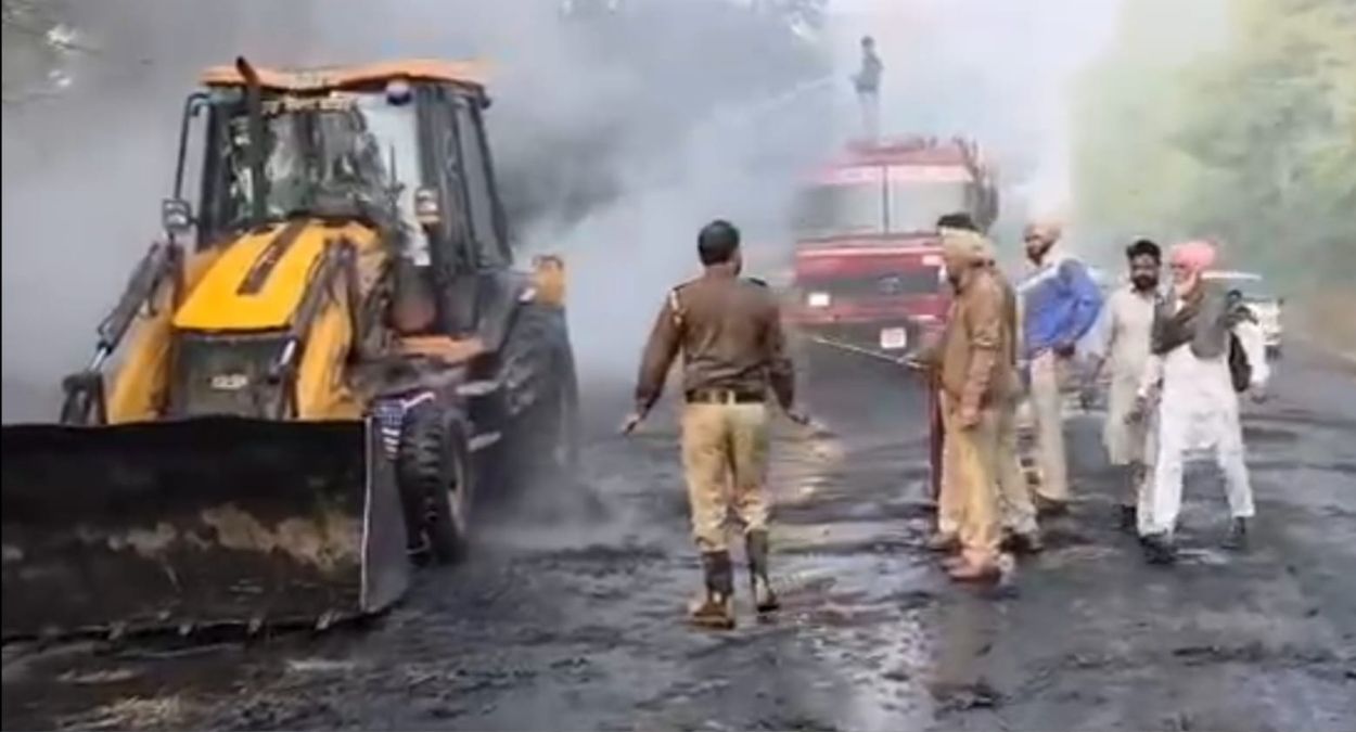moving trolley filled with stubble bales in bathinda catches fire fire department immediately took charge