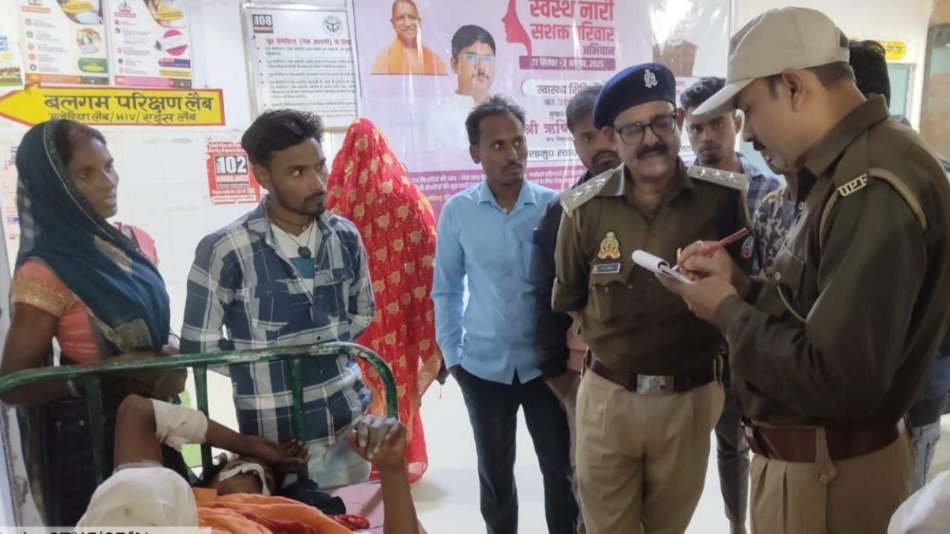 leopard attack in maharajganj five villagers injured two critical