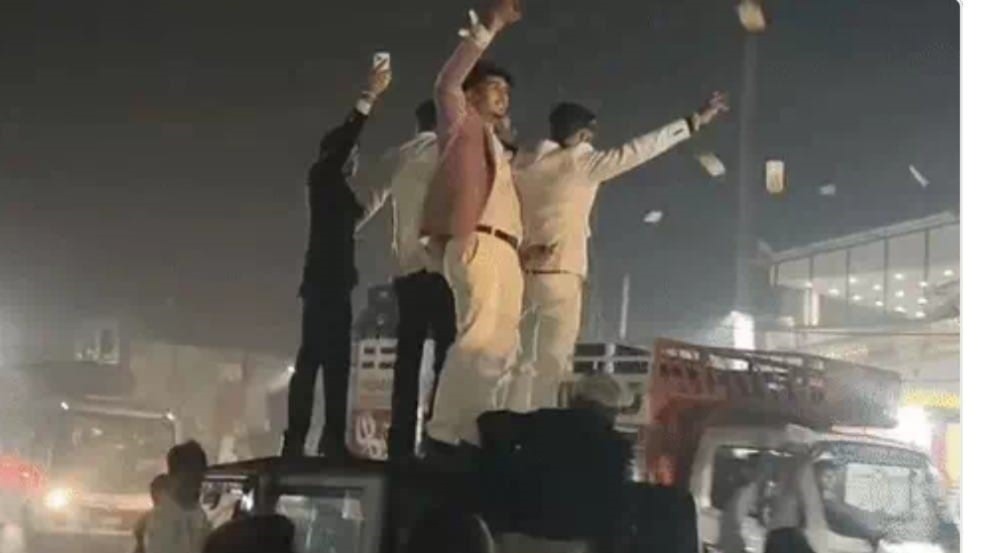 hasanpur rich youths shower notes from thar roof crowd gathered to loot