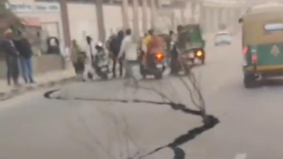 cracks in badli mor rob delhi traffic disrupted for hours