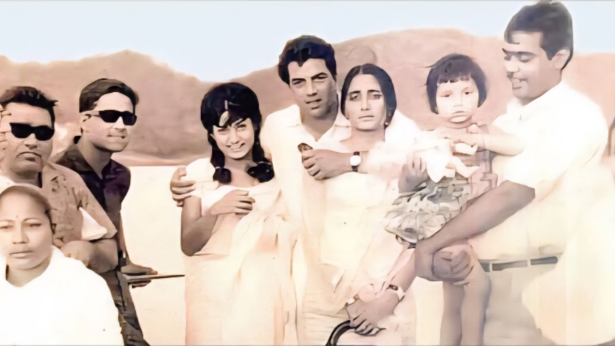 dharmendra shooting in dhanbad fans mobbed film set crowd control issues