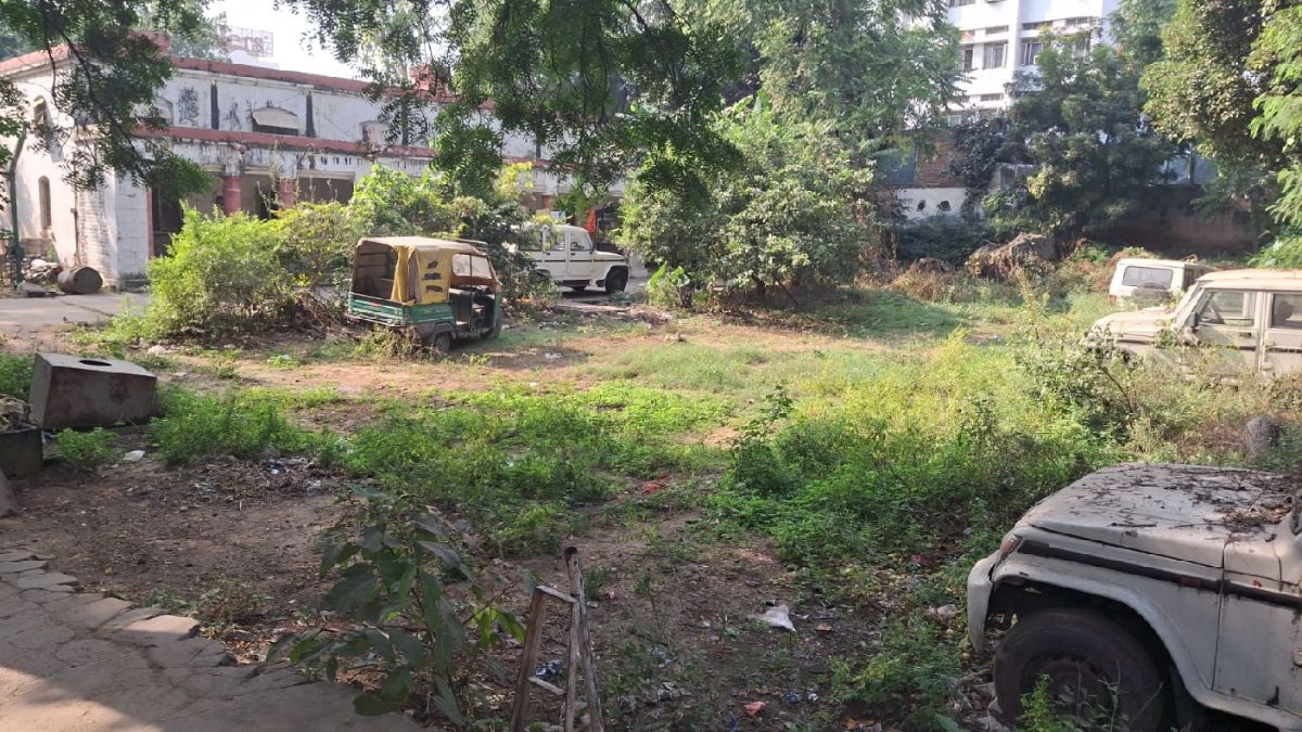 gurugram pwd asks for 17 lakhs to demolish old building for multilevel parking