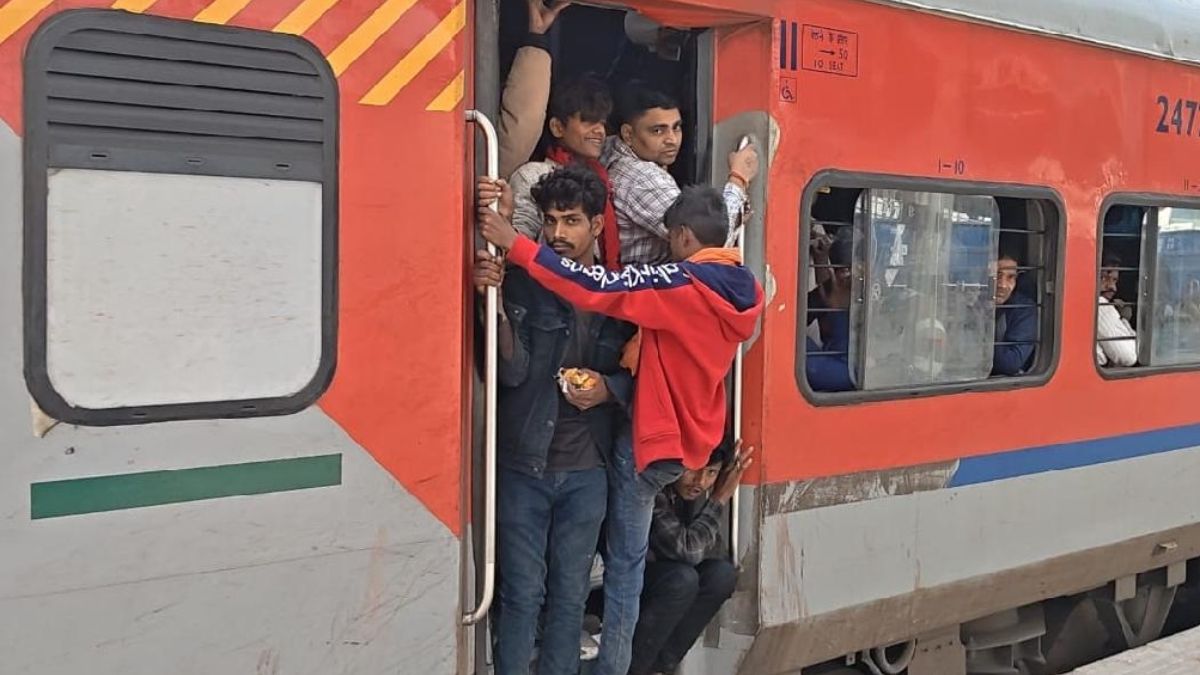hanging in the sleeper coach of sikkim mahananda express
