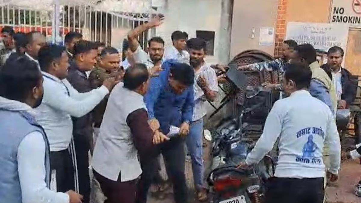 people beaten up by mob in jabalpur accused of distributing anti hindu literature