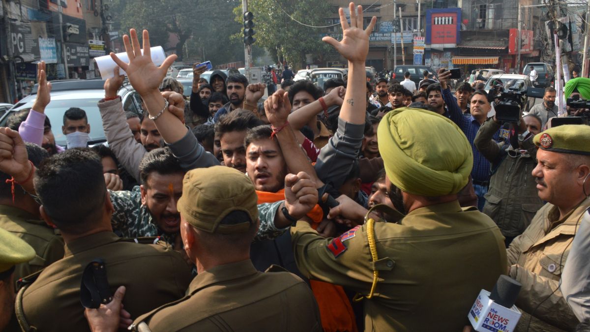 jammu news mbbs seat allocation sparks outrage protests against shrine board