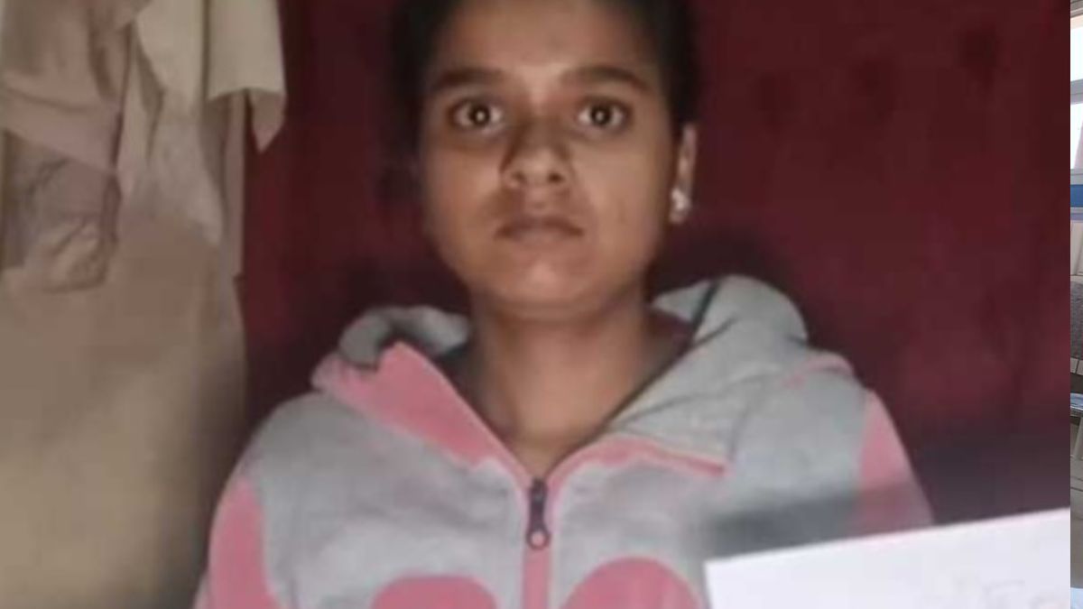 deafmute girl reaches lucknow to meet cm yogi with painting
