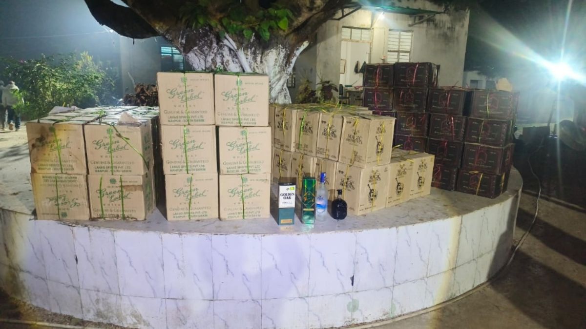 kishanganj police seizes 1143 liters of illicit liquor one arrested