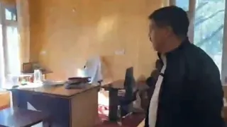 लारजी में जलशक्ति विभाग के कार्यालय में पहुंचे विधायक सुरेंद्र शौरी।