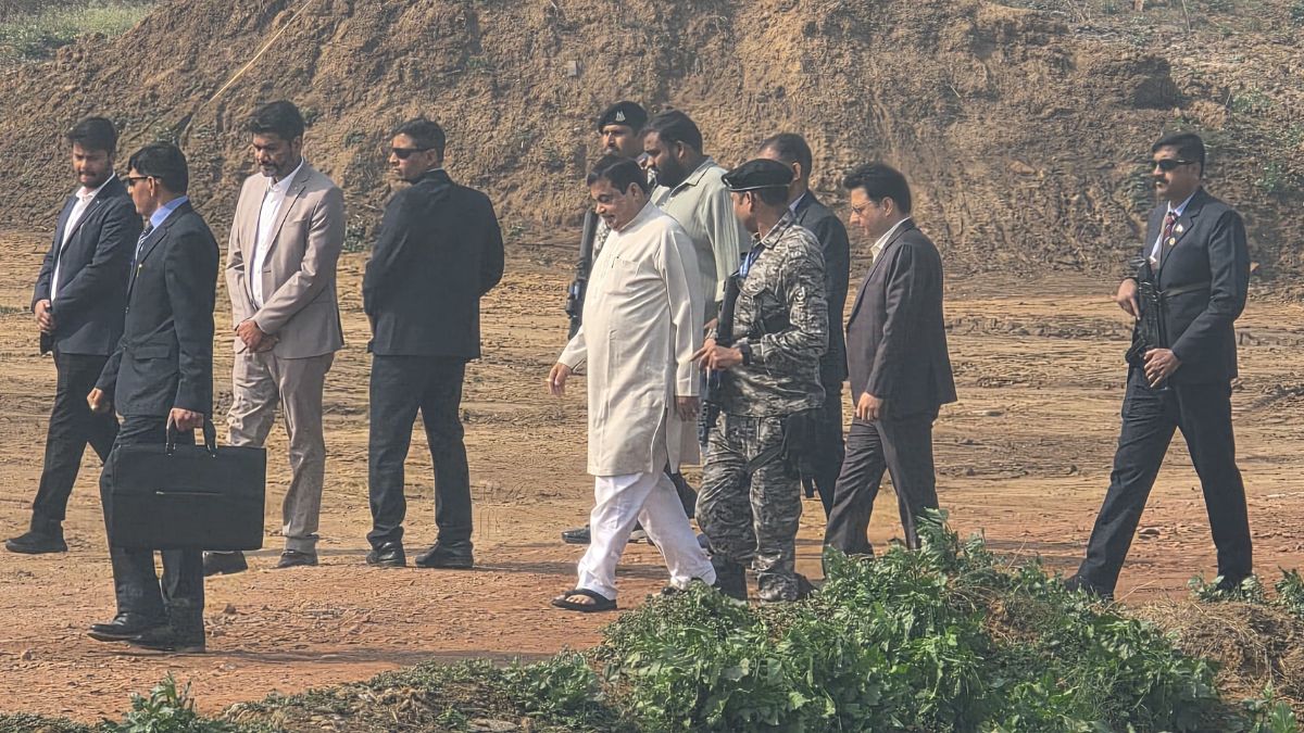 nitin gadkari visits barsana for shrimad bhagwat katha