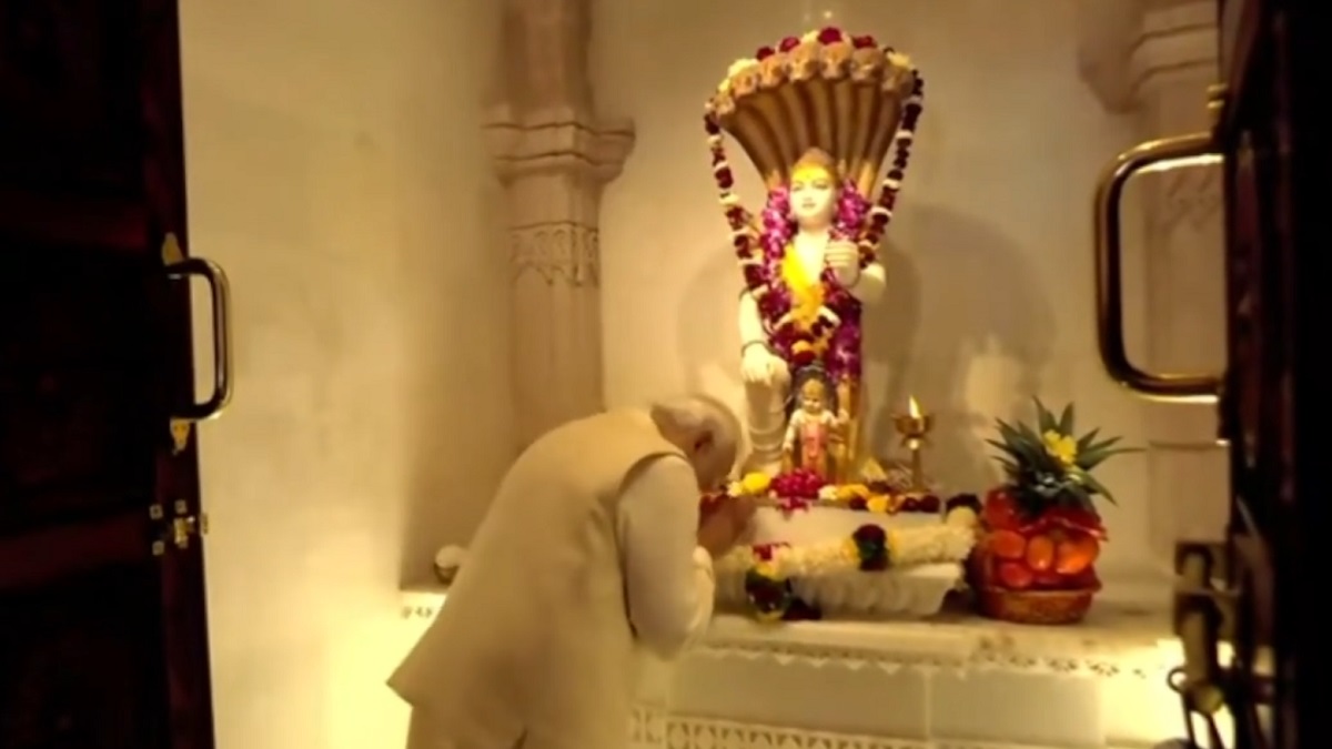 ram mandir dhwajarohan 2025 live updates see photos crowd security timings key moments from ayodhya lb