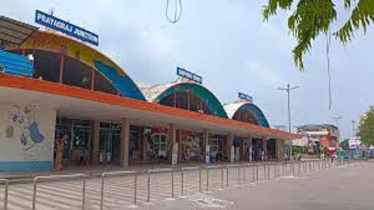 prayagraj junction overtakes kanpur central as ncr top earning station