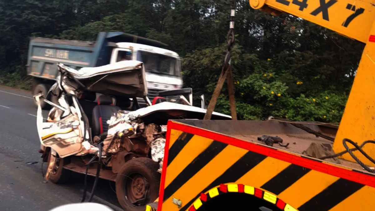 road accident in cuttack bolero collides with container 3 dead
