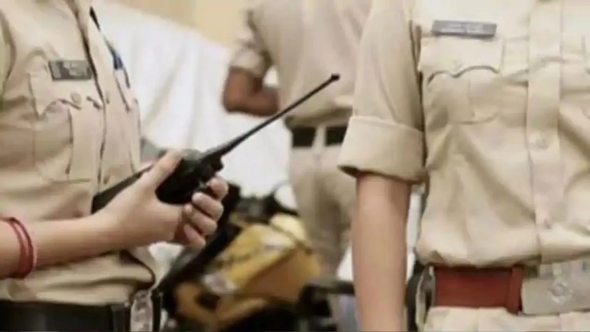 Saran News: सोनपुर मेले में पुलिस ने मारी रेड, आर्केस्ट्रा से पांच नाबालिग लड़कियों को किया रेस्क्यू
