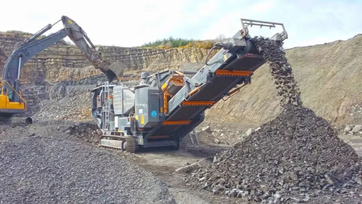 delhi pollution 200 crushers shut down near agrabharatpur border