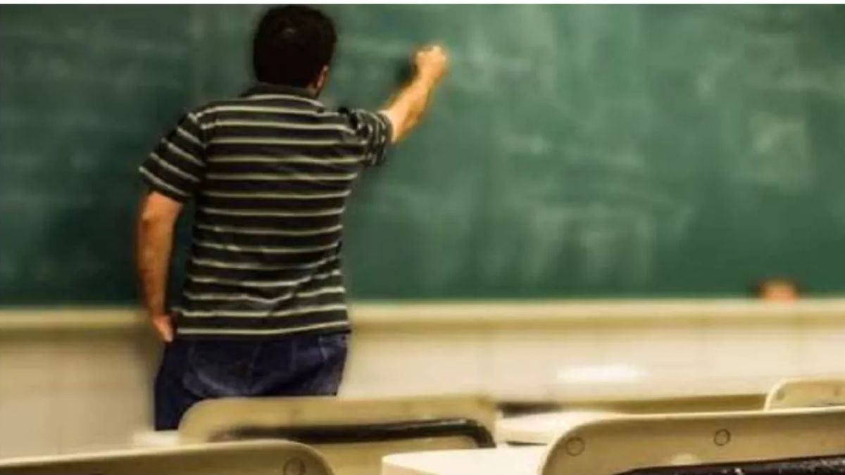 mp teacher holiday teachers are happy after 17 years now they will get ten days of earned leave