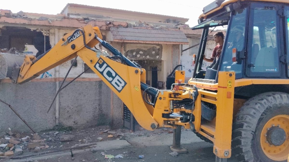 bulldozer action in dakpathar 46 illegal constructions demolished