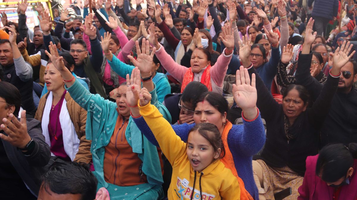 government grants equal pay to upnl employees