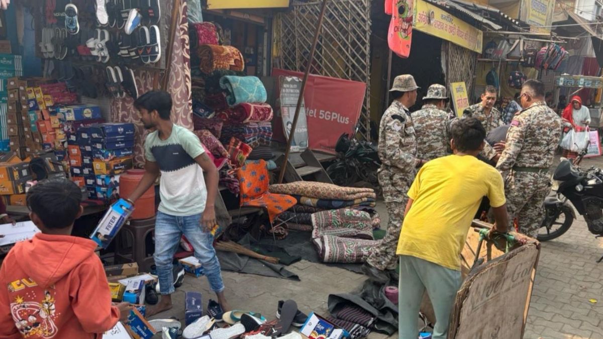 encroachment removed from around jama masjid cctv cameras to be installed