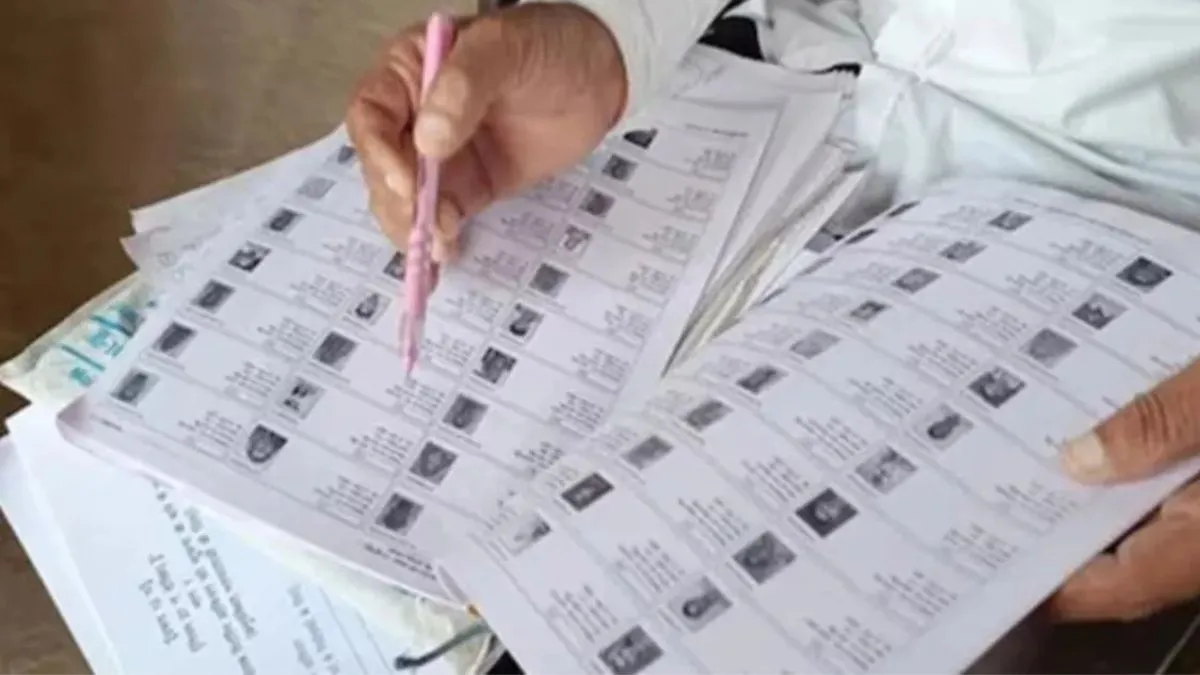 Muzaffarnagar News: SIR की धीमी प्रगति पर प्रशासन का एक्शन,
सिटी मजिस्ट्रेट समेत 22 को नोटिस जारी
