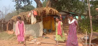 नोवामुंडी के लिपुंगा गांव में इसी घर में दंपति की निर्मम हत्या की गई।