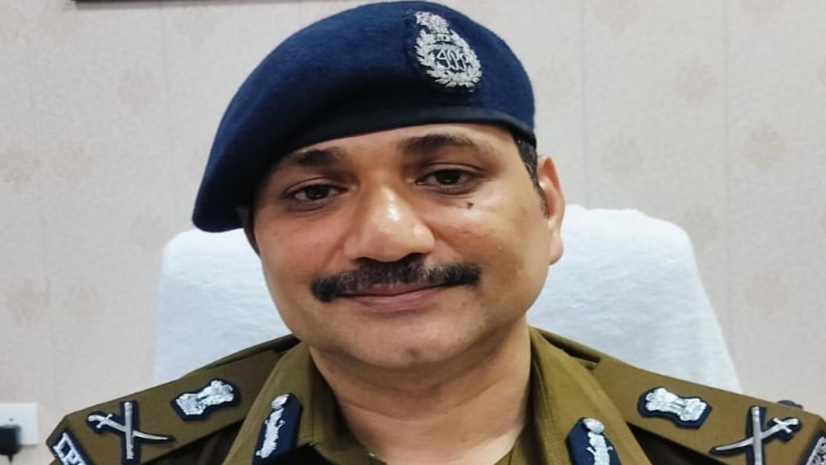 igrs review varanasi police commissioner orders action against negligent inspectors