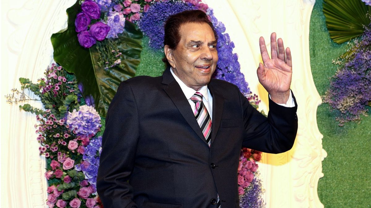 when dharmendra gave kissing in film rrkpk with shabana azmi