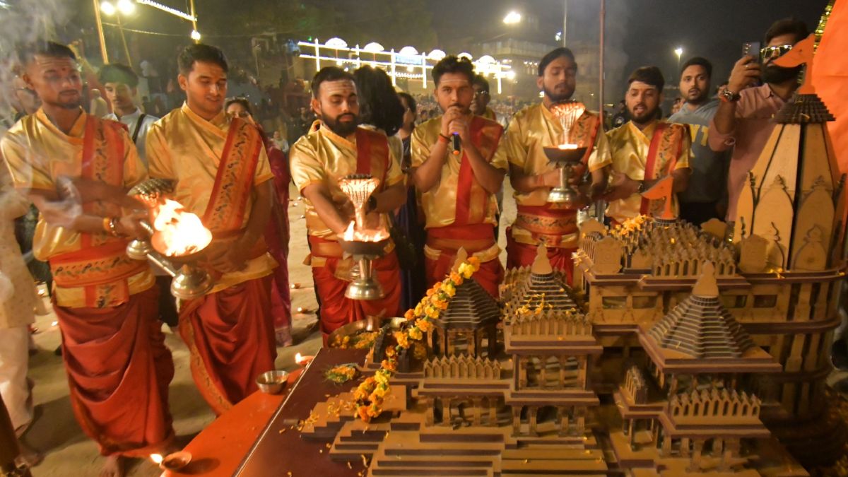 kashi celebrates ram mandir flag hoisting in ayodhya with 5000 lamps