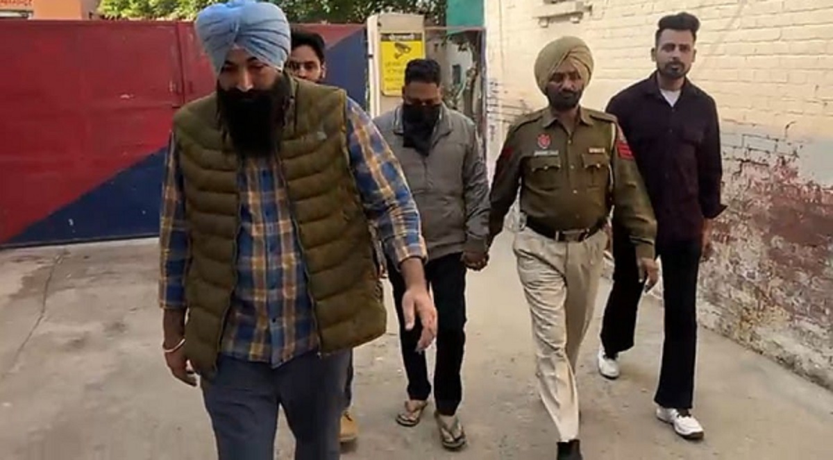 mohali jewelry shop manager steals 128 crore worth of gold arrested