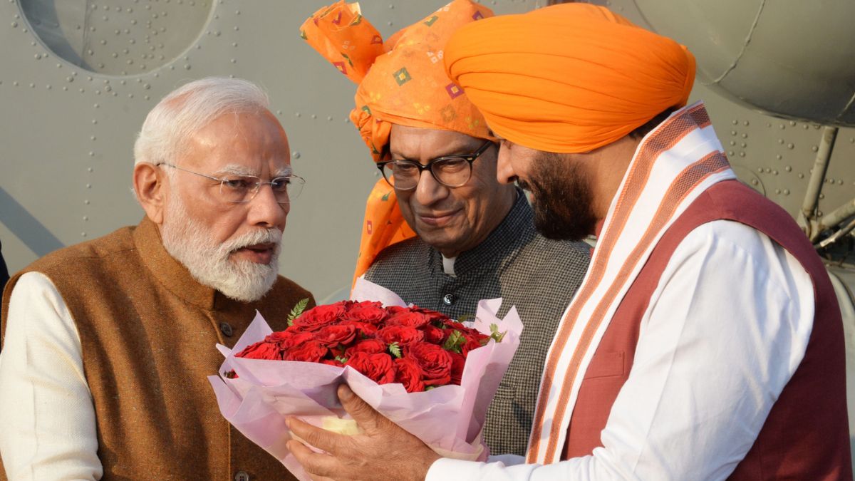 the prime minister addressed from the stage in kurukshetra for 22 minutes and the chief minister for 14 minutes