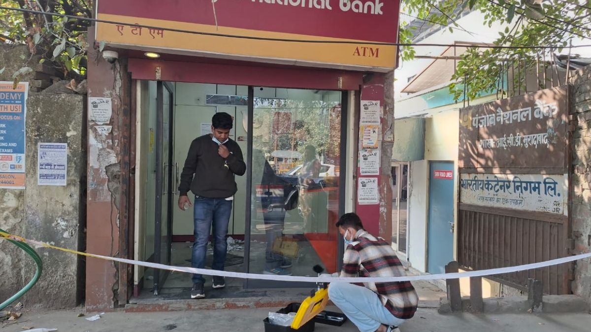 criminals uprooted an atm machine from the roadside stealing seven lakh rupees