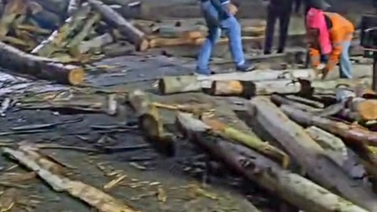 tractortrailer accident disrupts rail traffic in bijnor