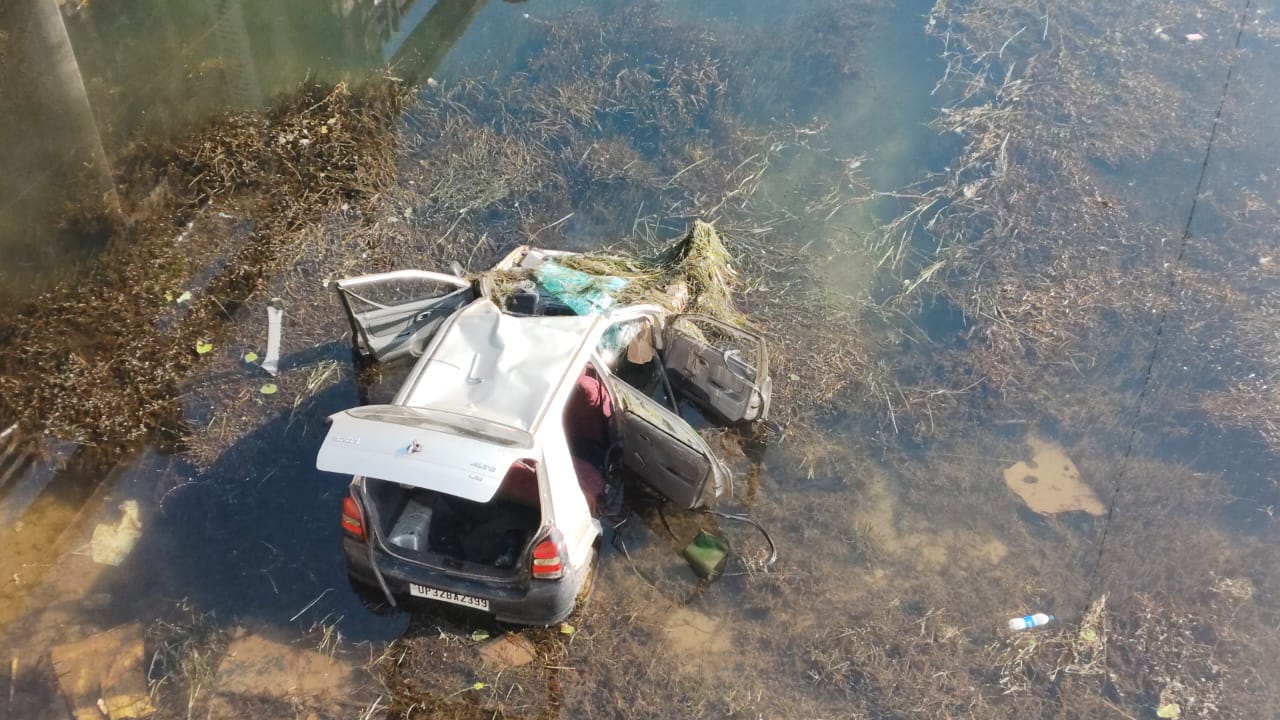 lakhimpur kheri accident car falls into river five dead