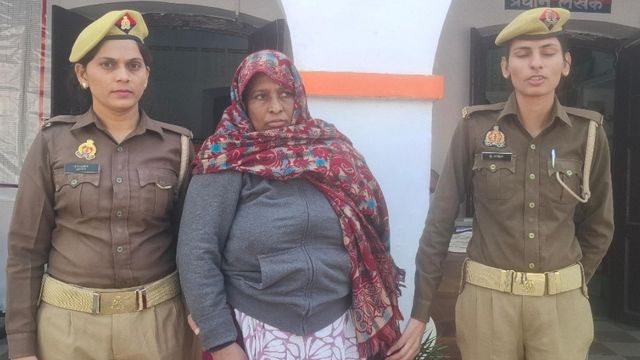 दुल्‍हन की मां का पर्स चोरी करने वाली मह‍िला को पुल‍िस ने क‍िया ग‍िरफ्तार, CCTV कैमरे में हो गई थी कैद 

