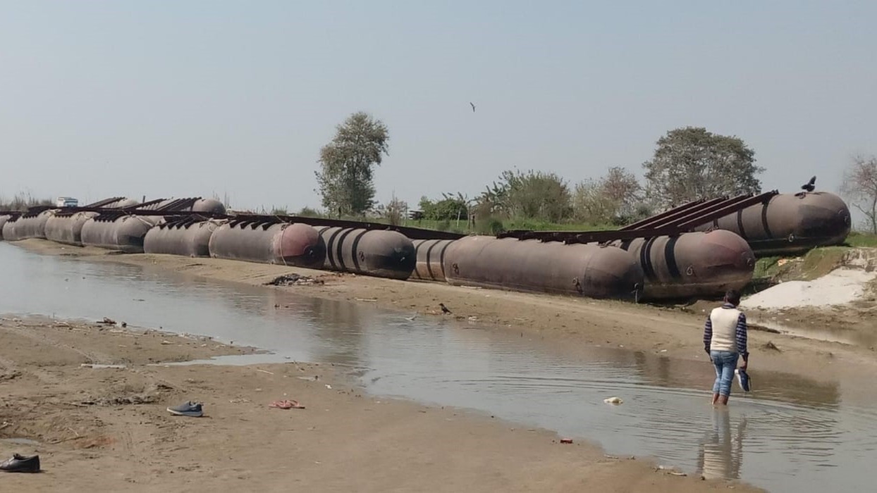 villagers cross river by boat due to lack of pontoon bridge