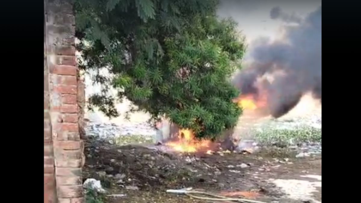 hardoi car of delhi native went in pond due to wrong location searched by google map car laptop mobiles and cash burnt with car