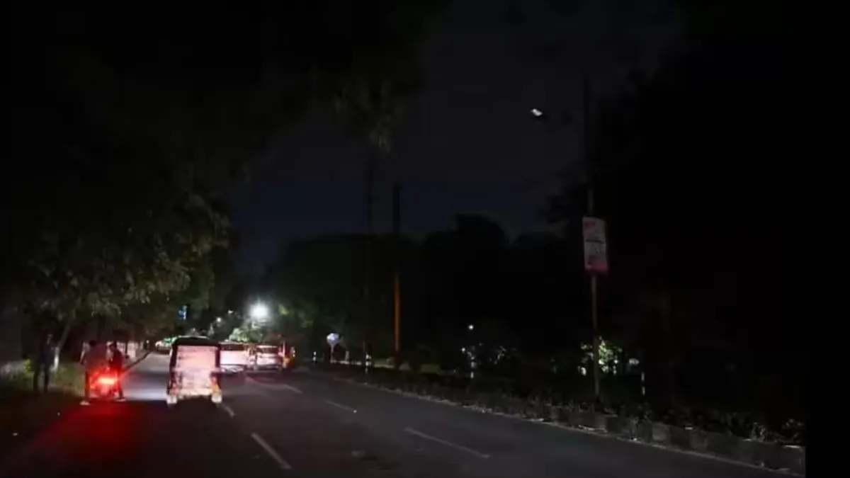 sambhal street lights failure residents forced to walk in darkness