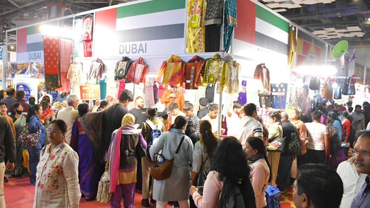 woman arrested for stealing sarees at delhi trade fair