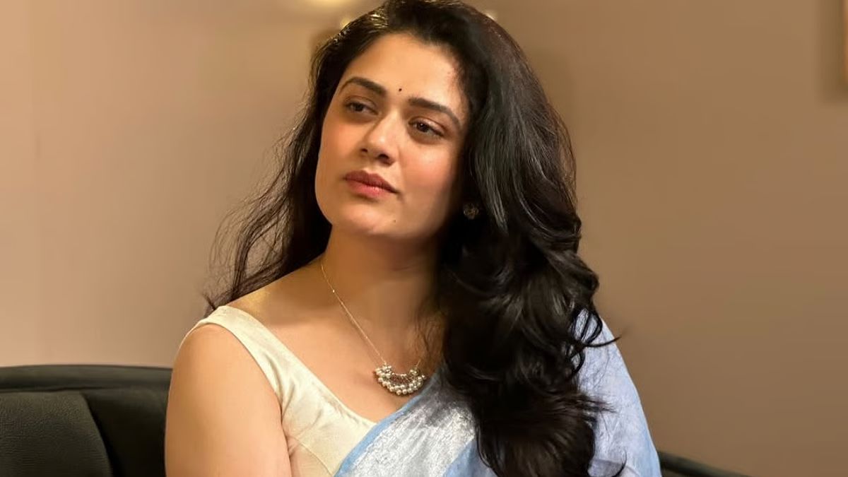 blue saree girl girija oak says she got creepy messages from men after morphed images went viral