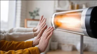 हीटर का ज्यादा इस्तेमाल आंखों के लिए नुकसानदायी है। प्रतीकात्मक फोटो
