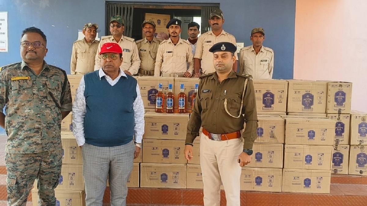 punjab to bihar liquor smuggling foiled four held in giridih raid
