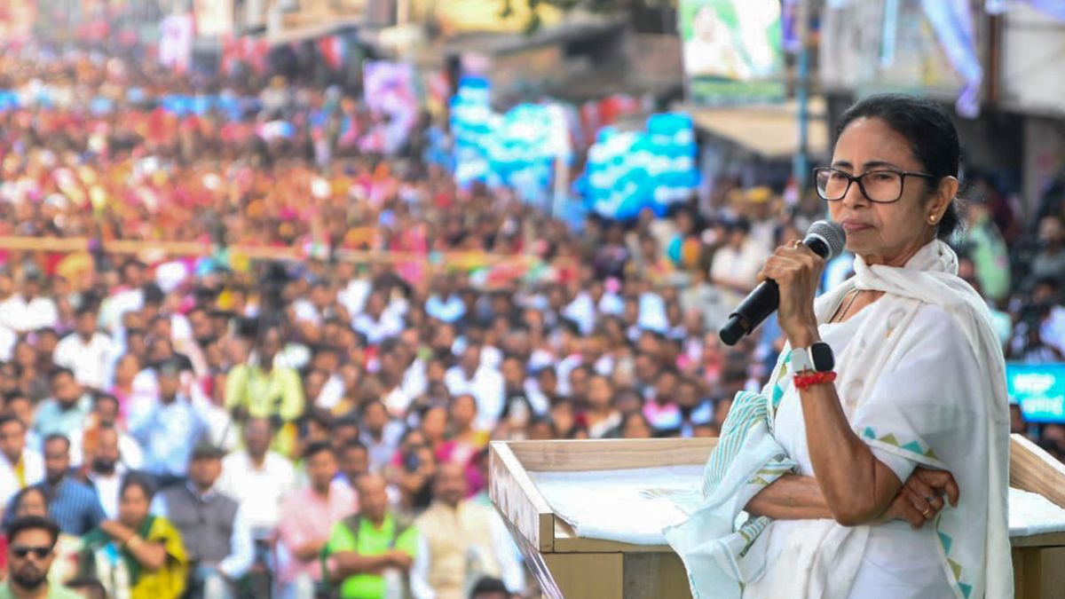 mamata banerjee accuses center of nrc plot via sir
