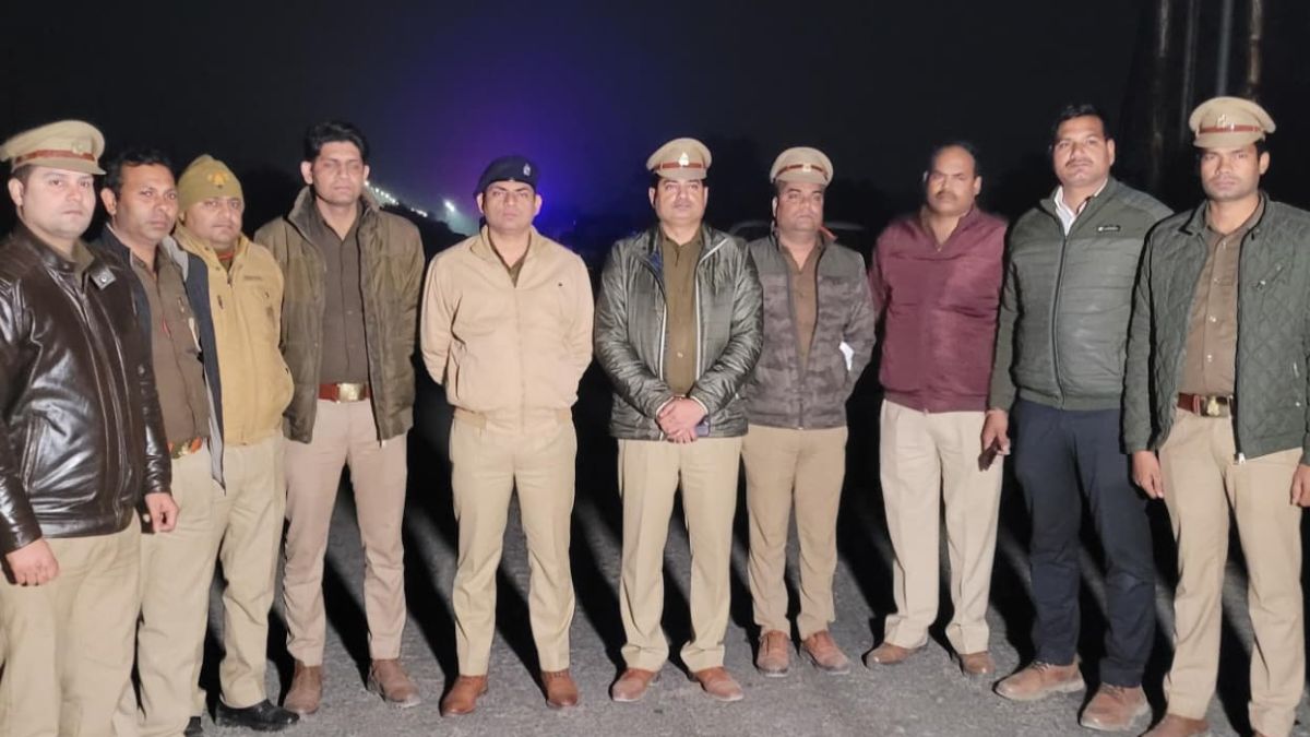 four robbers arrested in agra police encounter two shot in the leg