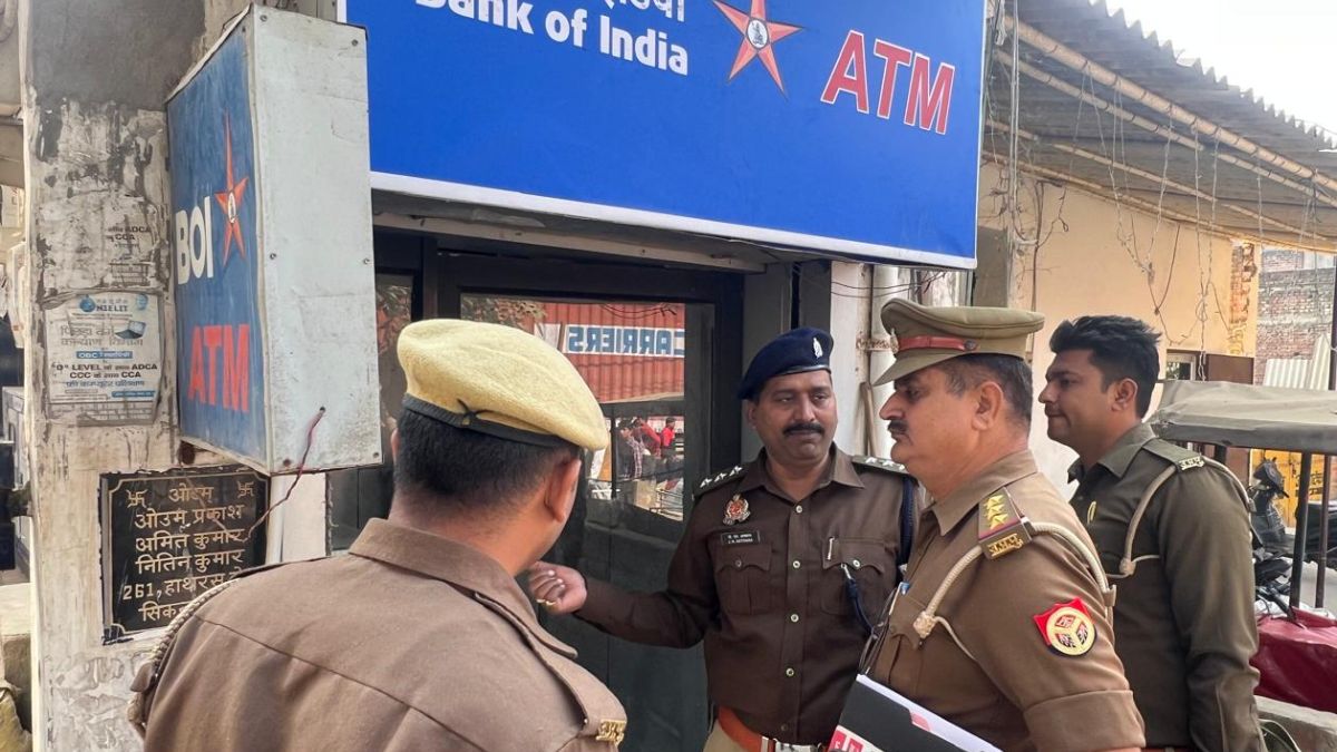 attempt to uproot bank of india atm in sikandrarao hathras district